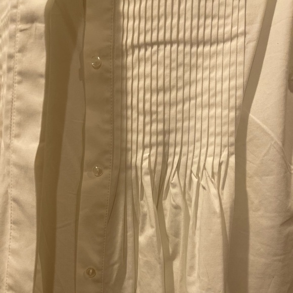 White sleeveless tuxedo pleated button down blouse - Picture 3 of 6